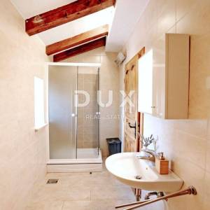 ISTRA, VIŠNJAN - Rustikalna kuća s garažom i bazenom