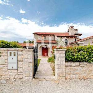 ISTRA, VIŠNJAN - Rustikalna kuća s garažom i bazenom