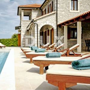 ISTRA, VIŠNJAN - Rustikalna kuća s garažom i bazenom