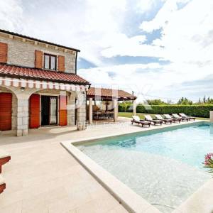 ISTRA, VIŠNJAN - Rustikalna kuća s garažom i bazenom