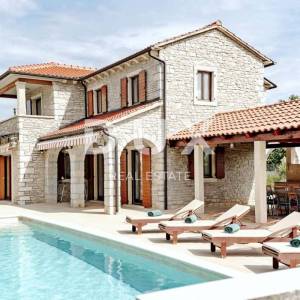 ISTRA, VIŠNJAN - Rustikalna kuća s garažom i bazenom