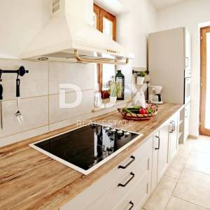 ISTRA, VIŠNJAN - Rustikalna kuća s garažom i bazenom