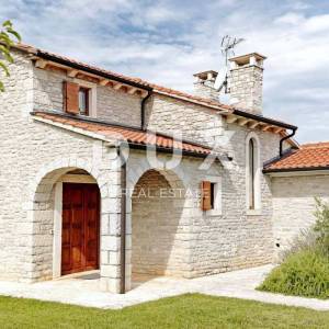 ISTRA, VIŠNJAN - Rustikalna kuća s garažom i bazenom