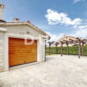 ISTRA, VIŠNJAN - Rustikalna kuća s garažom i bazenom