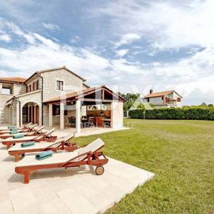 ISTRA, VIŠNJAN - Rustikalna kuća s garažom i bazenom