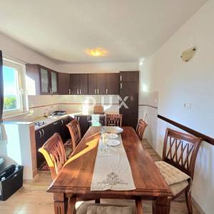 ISTRA, VRSAR (okolica) - 2SS+DB stan na traženoj i mirnoj lokaciji s vrtom i privatnim parkingom