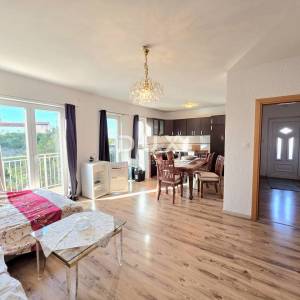 ISTRA, VRSAR (okolica) - 2SS+DB stan na traženoj i mirnoj lokaciji s vrtom i privatnim parkingom