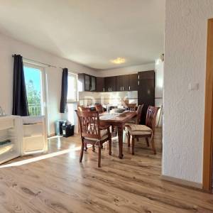 ISTRA, VRSAR (okolica) - 2SS+DB stan na traženoj i mirnoj lokaciji s vrtom i privatnim parkingom