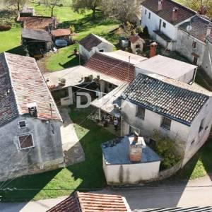 ISTRA, ŽMINJ - Tradicionalna kamena kuća s dvorištem i pomoćnim objektima