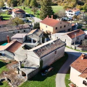 ISTRA, ŽMINJ - Tradicionalna kamena kuća s dvorištem i pomoćnim objektima