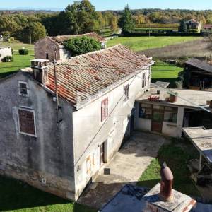 ISTRA, ŽMINJ - Tradicionalna kamena kuća s dvorištem i pomoćnim objektima