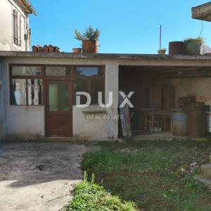 ISTRA, ŽMINJ - Tradicionalna kamena kuća s dvorištem i pomoćnim objektima