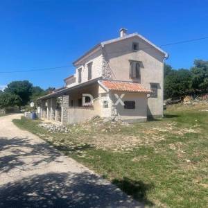 ISTRA,LABIN - Obiteljska kuća okružena prirodom