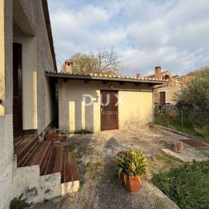 ISTRA,POREČ - Autentična istarska kuća s dvije stambene jedinice