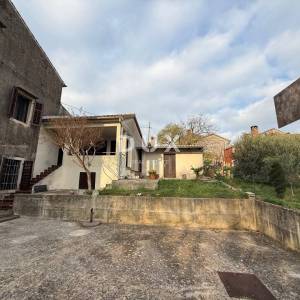 ISTRA,POREČ - Autentična istarska kuća s dvije stambene jedinice
