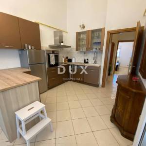 ISTRA,PULA - Prostran i potpuno namješten stan s velikom terasom na odličnoj lokaciji