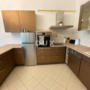 ISTRA,PULA - Prostran i potpuno namješten stan s velikom terasom na odličnoj lokaciji