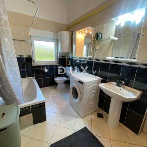 ISTRA,PULA - Prostran i potpuno namješten stan s velikom terasom na odličnoj lokaciji