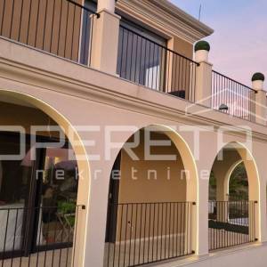 Izvanredna Samostojeća Vila s Panoramskim Pogledom na More i Vinograde