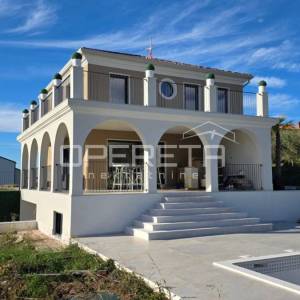 Izvanredna Samostojeća Vila s Panoramskim Pogledom na More i Vinograde