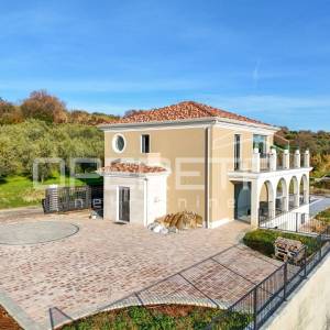 Izvanredna Samostojeća Vila s Panoramskim Pogledom na More i Vinograde