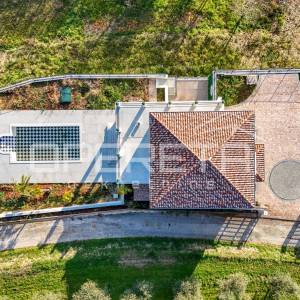 Izvanredna Samostojeća Vila s Panoramskim Pogledom na More i Vinograde