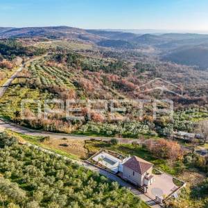 Izvanredna Samostojeća Vila s Panoramskim Pogledom na More i Vinograde