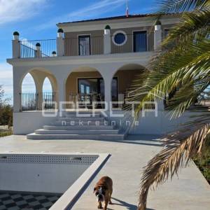 Izvanredna Samostojeća Vila s Panoramskim Pogledom na More i Vinograde