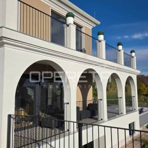 Izvanredna Samostojeća Vila s Panoramskim Pogledom na More i Vinograde