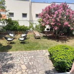 Izvrsna prilika! Ekskluzivna prodaja stana na top lokaciji s okućnicom i parkinim mjestom. Pogled na more! Pošesi, Medulin!!...