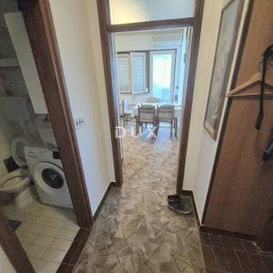 JADRANOVO - odličan stan u centru Jadranova