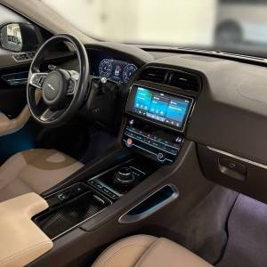Jaguar F-Pace PRESTIGE 2.0D 180HP AWD A8