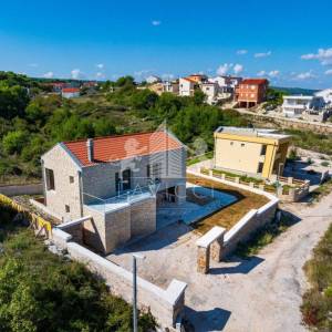 Jedinstvena kamena villa s bazenom i pogledom na more - Novigrad