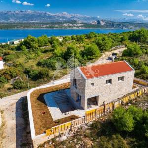Jedinstvena kamena villa s bazenom i pogledom na more - Novigrad