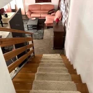 Jedinstvena prilika! Stan u centru Buzeta – stambeno-poslovni potencijal