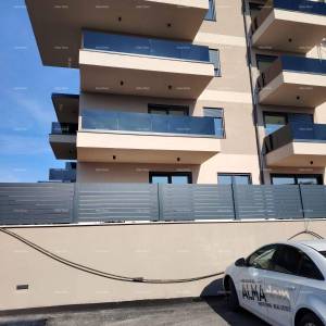 Jednosoban stan B3 na 3. katu s KROVNOM TERASOM, Vabriga!