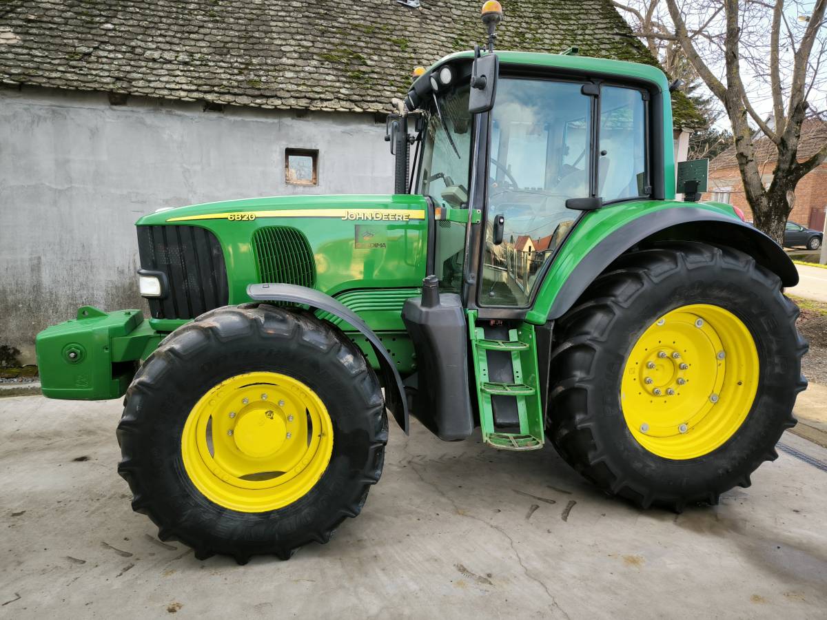 John deere 6820