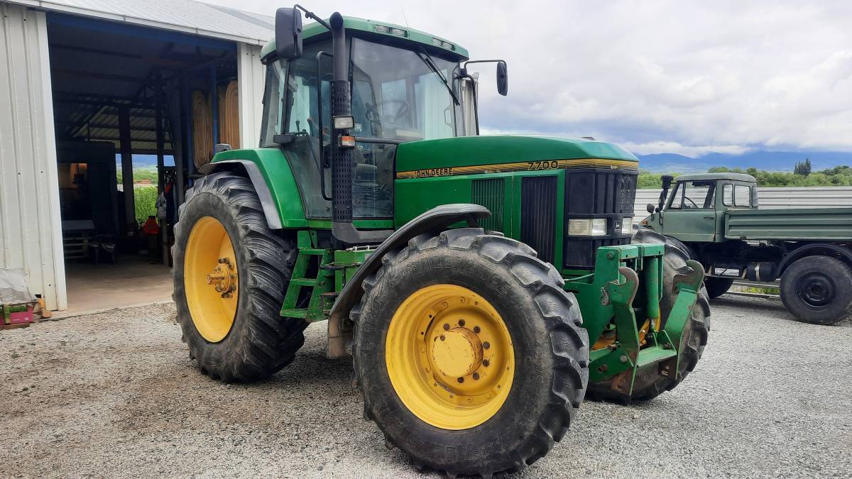John Deere 7700
