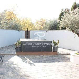 Kamena kuća 105m2 nedaleko Poreča s hidromasažnim bazenom