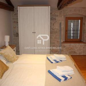 Kamena kuća 105m2 nedaleko Poreča s hidromasažnim bazenom