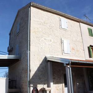 Kamena kuća 105m2 nedaleko Poreča s hidromasažnim bazenom