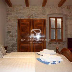 Kamena kuća 105m2 nedaleko Poreča s hidromasažnim bazenom