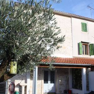 Kamena kuća 105m2 nedaleko Poreča s hidromasažnim bazenom