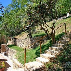 Kamena kuća sa bazenom i panoramskim pogledom. Blizina Livada.