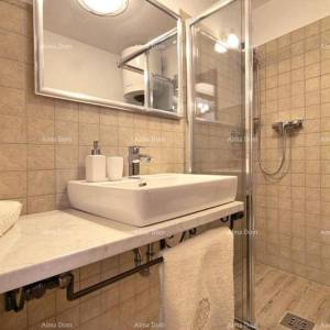 Kamena kuća sa bazenom i panoramskim pogledom. Blizina Livada.