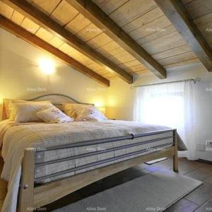 Kamena kuća sa bazenom i panoramskim pogledom. Blizina Livada.