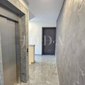 Kantrida - Luksuzan stan s privatnom okućnicom