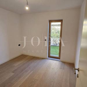 Kantrida - Luksuzan stan s privatnom okućnicom