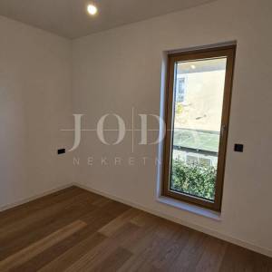 Kantrida - Luksuzan stan s privatnom okućnicom