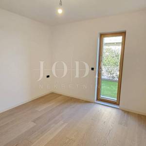 Kantrida - Luksuzan stan s privatnom okućnicom